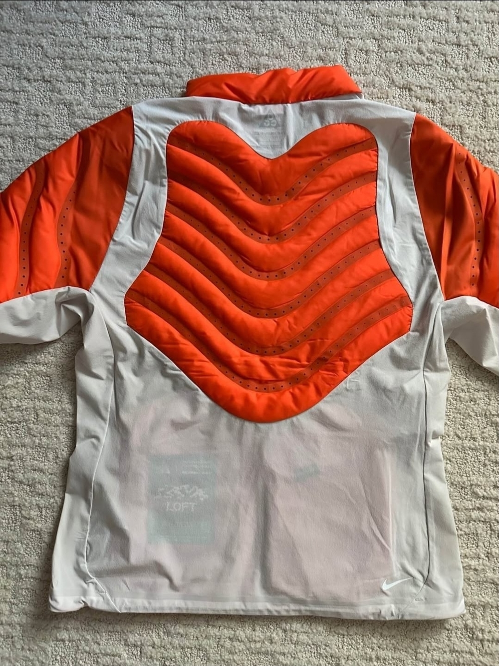 Nike ACG Women’s Orange and Cream Quilted Puffer Jacket - Picture 5 of 6